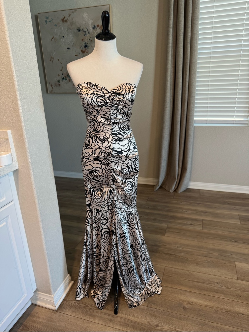 NWOT jump aparrel size 3/4 Strapless Black & White Floral Evening Gown